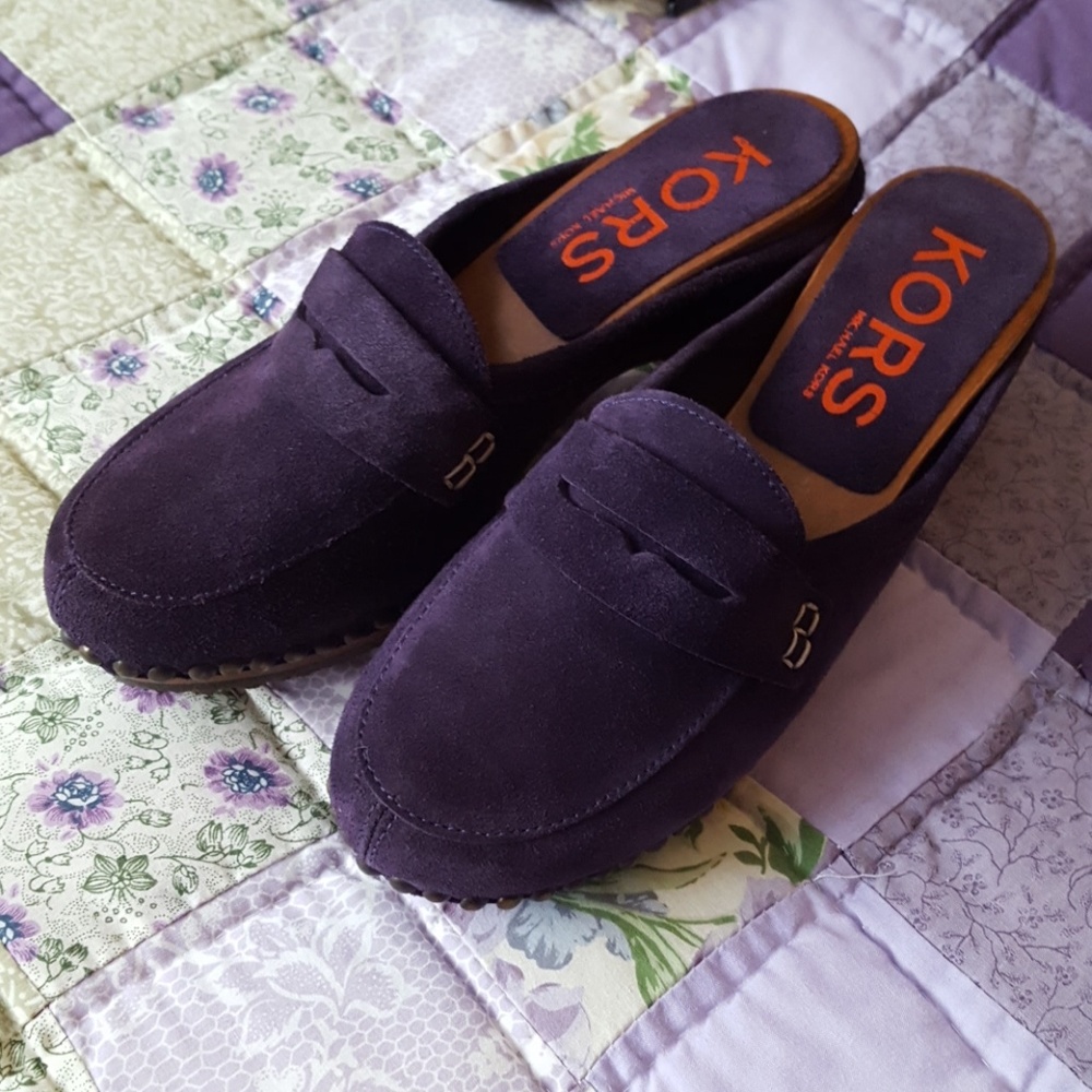 Michael Kors purple Suede leather clogs NWOT sz 6